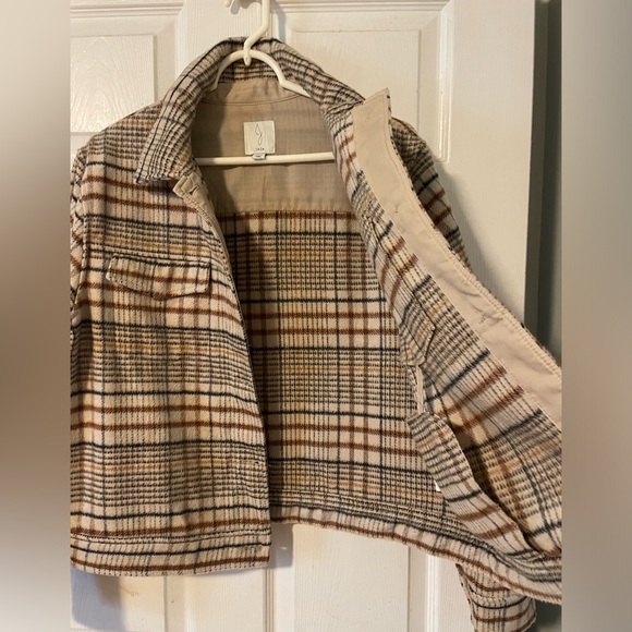 Joie Cropped Plaid Shacket - Picture 4 of 9